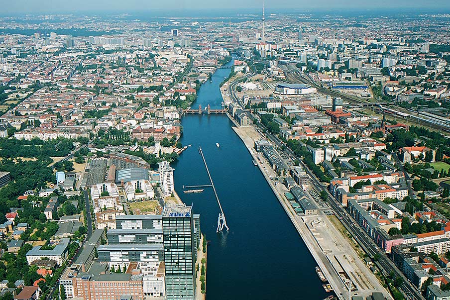 Mercedes Benz Service B >> EAST-SIDE-TOUR auf der Spree in Berlin. Mercedes Benz Service B >> EAST-SIDE-TOUR auf der Spree in Berlin.