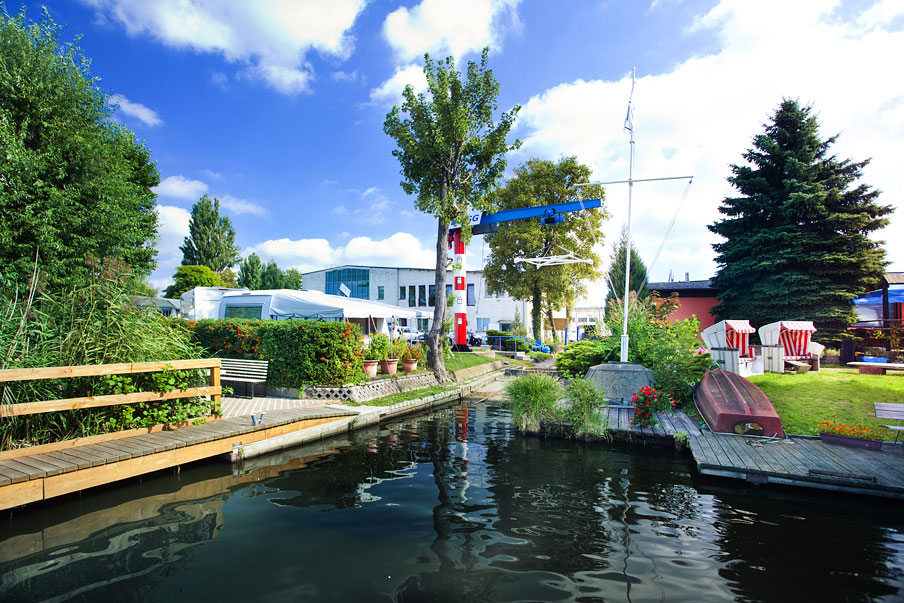 Gerne können Sie ihr Boot mitbringen, eine Slipvorrichtung ist in der Marina Wendenschloß vorhanden.
